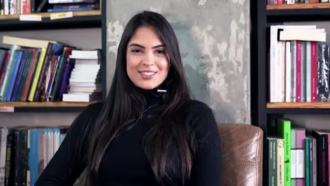 Cena do vídeo Sua Formatura (entrevista)
